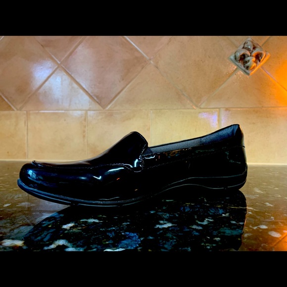 Life stride loafers, patent leather, black size 7 - Picture 1 of 4